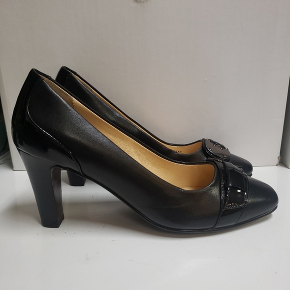 Cole Haan Pumps 8B - Picture 6 of 6